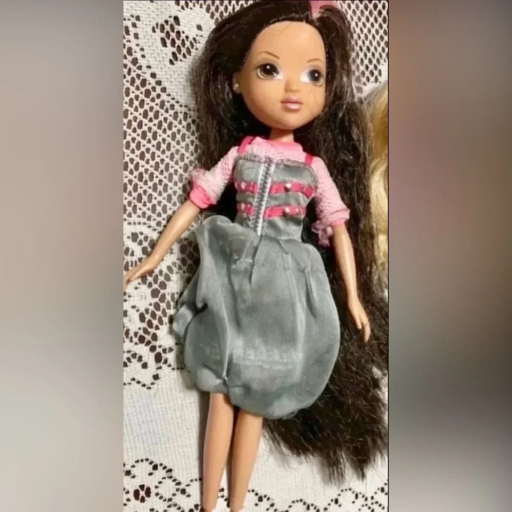 Bratz dolls 2 Moxie girlz Avery/Sophina & Cricket horse riding club sounds/walks